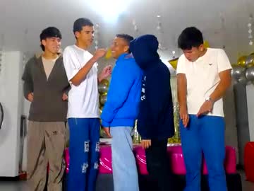 Benz_Boys Chaturbate stream image from February 01, 2025