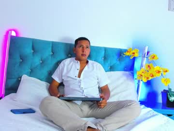 Adrianmatthew Chaturbate stream image from February 01, 2025