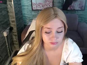 Lili_Roberts_B Chaturbate stream image from February 01, 2025