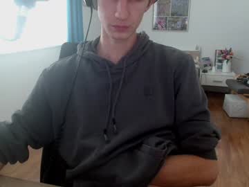 Overkneebabe Chaturbate stream image from February 01, 2025