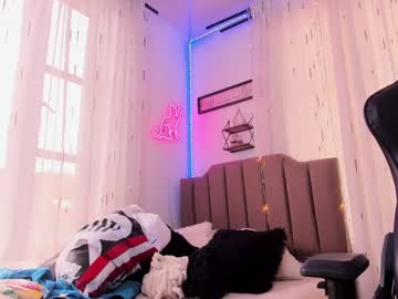 Gia_Whiite Chaturbate stream image from February 01, 2025