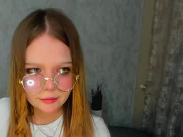 Melmooon Chaturbate stream image from February 01, 2025