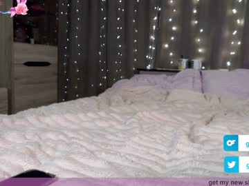 Glassi Chaturbate stream image from February 01, 2025