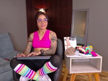 Skarlet_Petit Chaturbate stream image from February 01, 2025