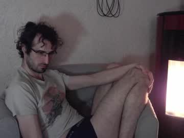 Trucdeoufouf Chaturbate stream image from February 01, 2025