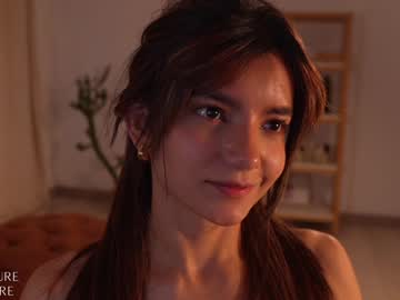 Ellelure_ Chaturbate stream image from February 01, 2025