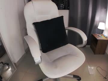 Moonie_Baddie Chaturbate stream image from February 02, 2025