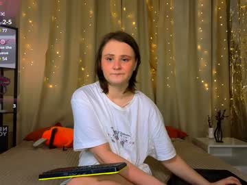 Skylerraynee Chaturbate stream image from February 02, 2025