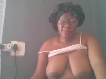 Beequeen1996 Chaturbate stream image from February 02, 2025