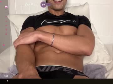 Aussietwunkboy Chaturbate stream image from February 02, 2025