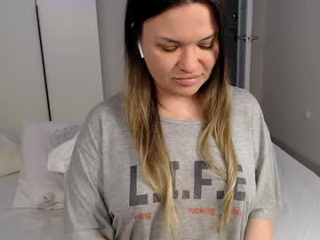 Eelena4kiss Chaturbate stream image from February 02, 2025