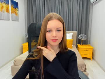 Mileygloss Chaturbate stream image from February 02, 2025