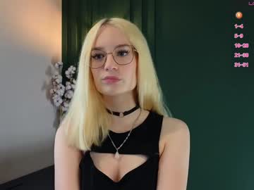 Gwenbluett Chaturbate stream image from February 02, 2025