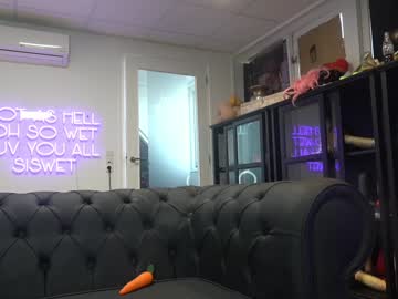 Siswet19 Chaturbate stream image from February 02, 2025