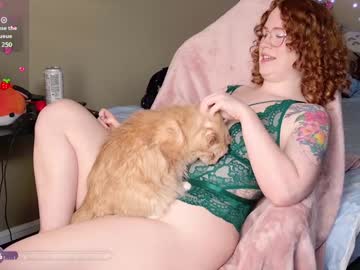 Strawberryyfoxie Chaturbate stream image from February 02, 2025