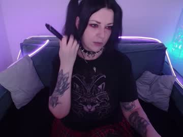 Queenakashaa Chaturbate stream image from February 02, 2025