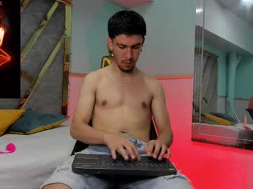 Aaronn_Miller Chaturbate stream image from February 02, 2025