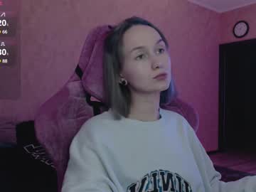 Crstl_Cstls_Glm Chaturbate stream image from February 02, 2025