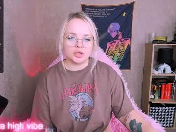 Marcelinepeach Chaturbate stream image from February 02, 2025