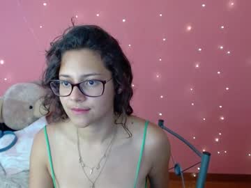 Mora_Haze Chaturbate stream image from February 02, 2025