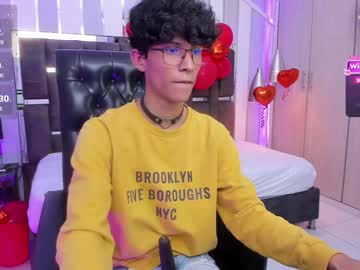 Fem_Loui Chaturbate stream image from February 03, 2025