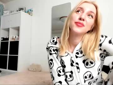 Kenziedawton Chaturbate stream image from February 03, 2025