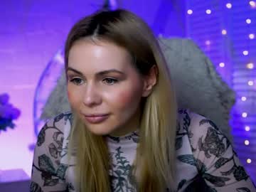 Loricarroll Chaturbate stream image from February 03, 2025