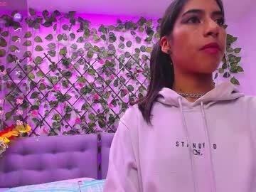 Dara_Bravo Chaturbate stream image from February 03, 2025