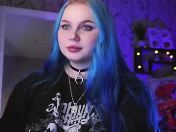 Moon_Valkyriie Chaturbate stream image from February 03, 2025