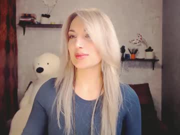 Millaxqueen Chaturbate stream image from February 03, 2025