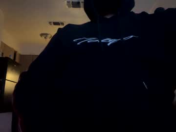 Beezc12 Chaturbate stream image from February 03, 2025