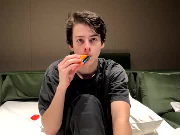 Bluskyzz Chaturbate stream image from February 03, 2025