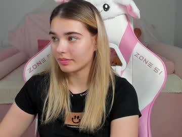 Kristinastoney Chaturbate stream image from February 03, 2025