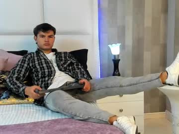 Cristophergrey_ Chaturbate stream image from February 03, 2025