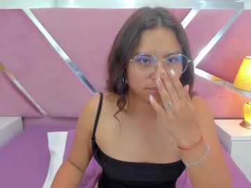 Dafnemoore Chaturbate stream image from February 03, 2025
