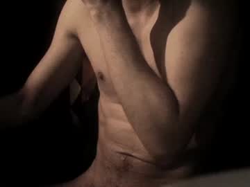 Coolmementox Chaturbate stream image from February 03, 2025