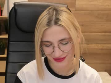 Moon13152 Chaturbate stream image from February 03, 2025