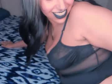 Xocurvyrae Chaturbate stream image from February 03, 2025