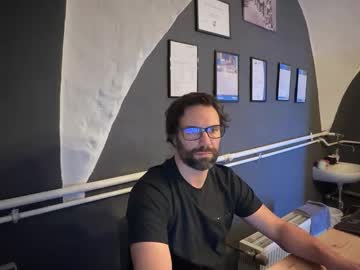3hle Chaturbate stream image from February 04, 2025