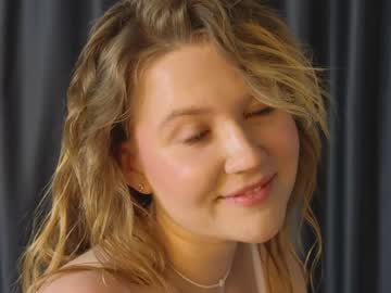 Blondy_Glamor Chaturbate stream image from February 04, 2025
