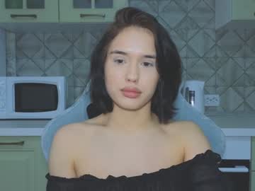 Mia__Lunaa Chaturbate stream image from February 04, 2025