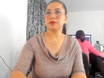 Trixiecurv Chaturbate stream image from February 04, 2025