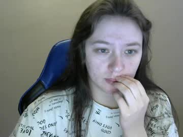 Zara_Golden Chaturbate stream image from February 04, 2025
