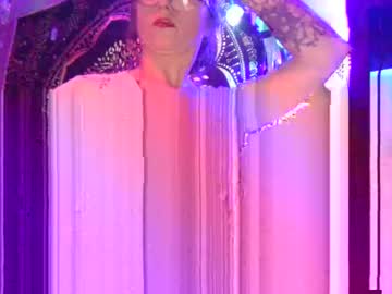 Hellomisskitty420 Chaturbate stream image from February 04, 2025