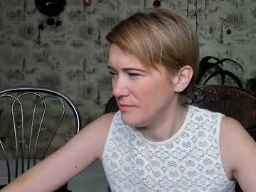 Frensisholly Chaturbate stream image from February 04, 2025