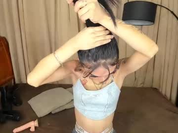 Asianprettypetite Chaturbate stream image from February 04, 2025