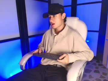 Maxwell_Lyon Chaturbate stream image from February 04, 2025