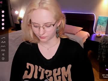 Sheslinki Chaturbate stream image from February 04, 2025