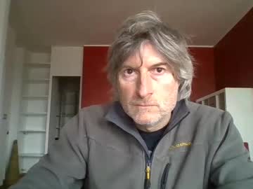 22esserre Chaturbate stream image from February 04, 2025