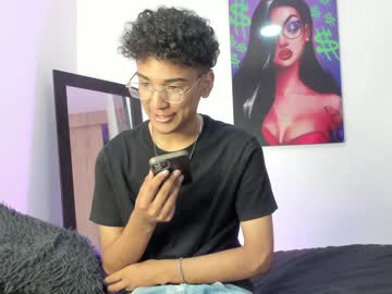 Harrytwink18 Chaturbate stream image from February 04, 2025